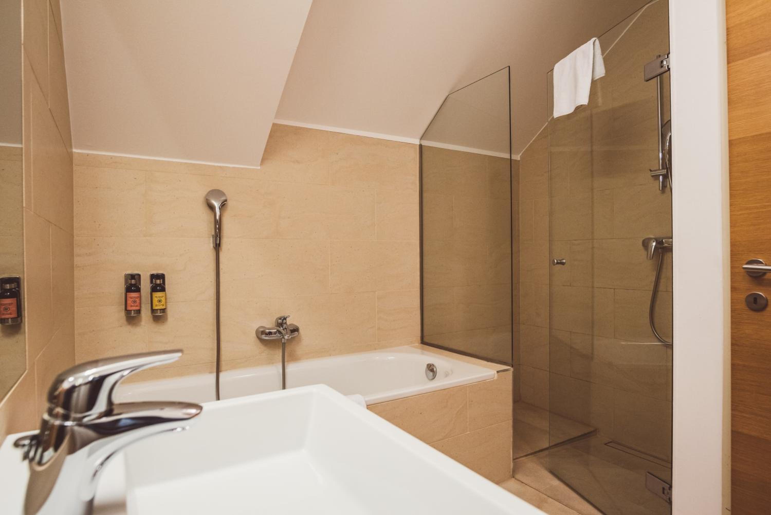 Junior Suite, Twin Beds, Sofa