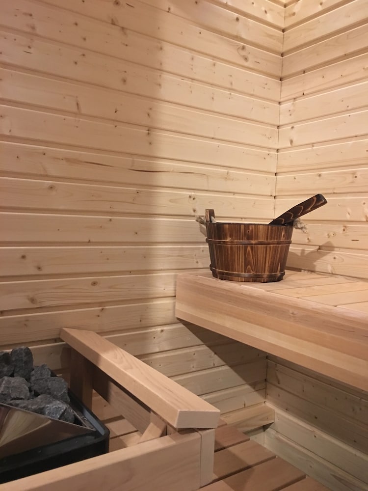 Arctic Resort Delight 10/36