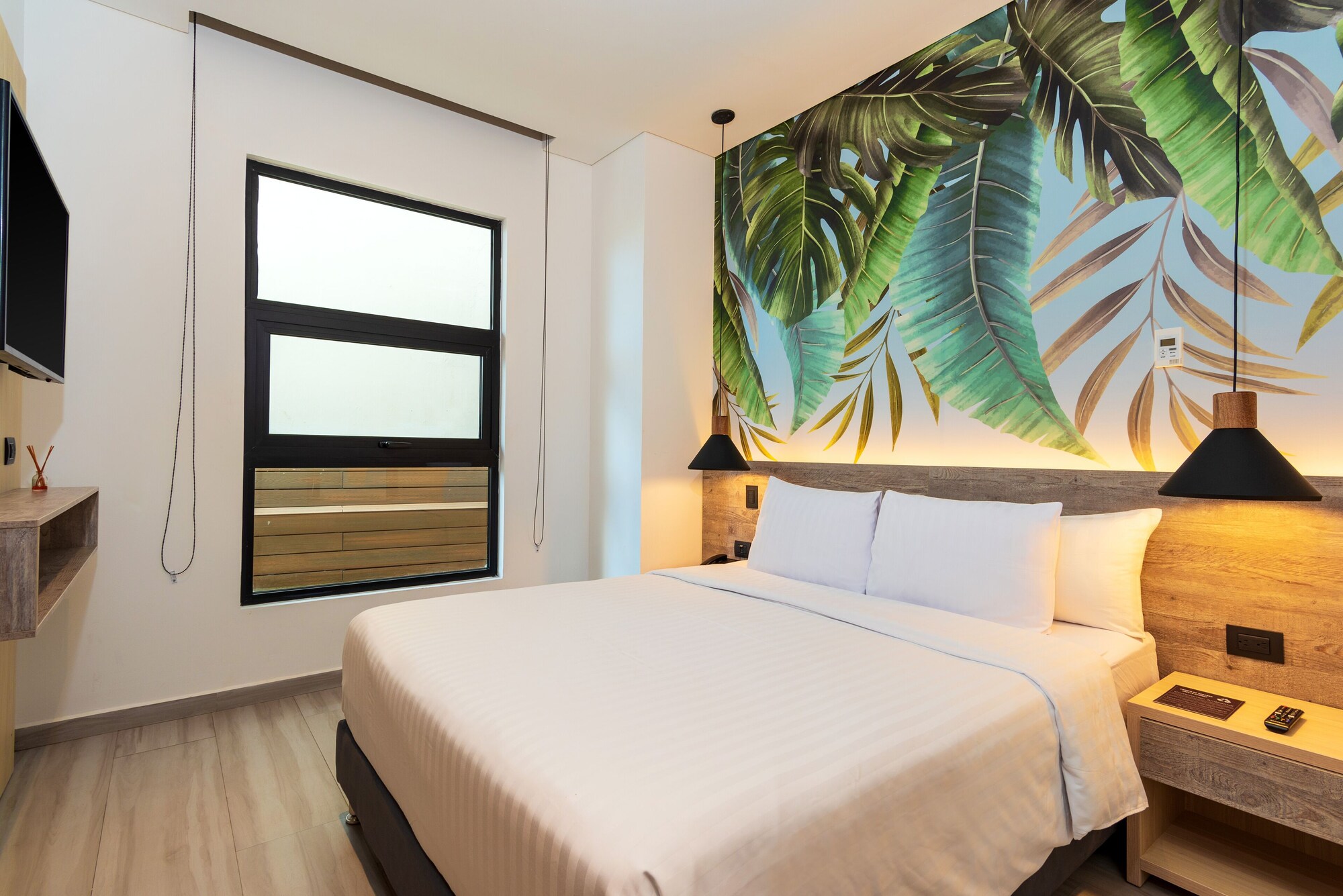 ROOM, DOUBLE BED