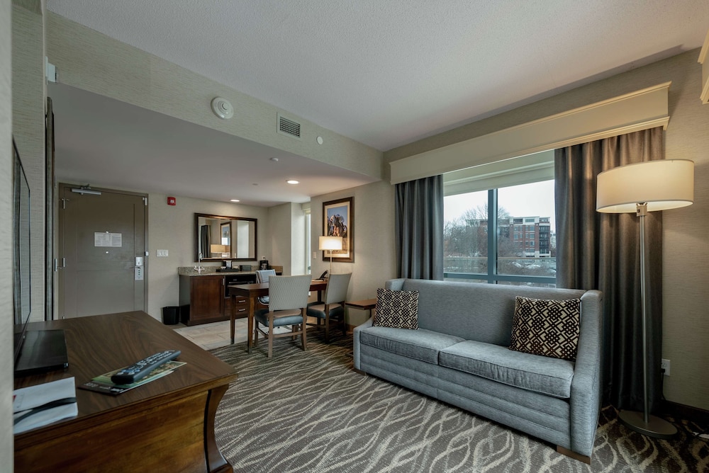 Embassy Suites Saratoga Springs NY 26/56
