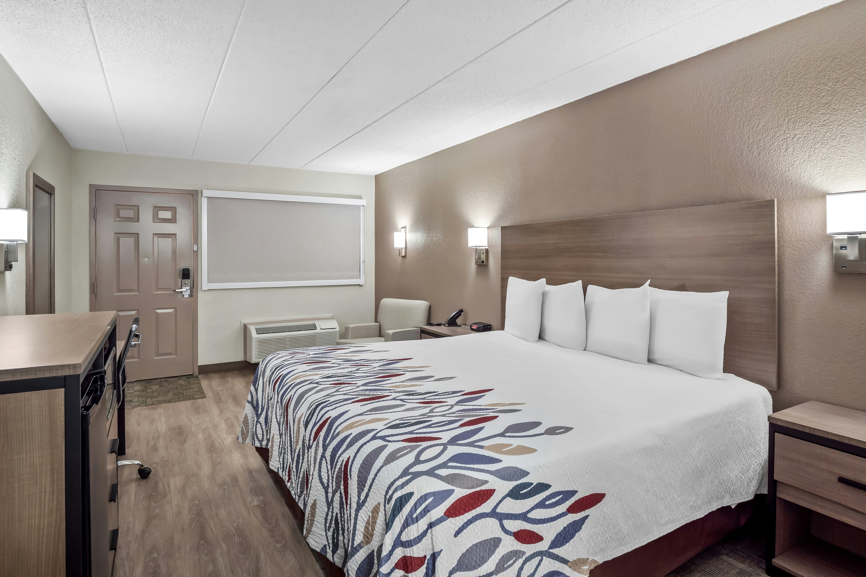 غرفة ديلوكس بسرير كوين، Red Roof Inn Ann Arbor - University Of Michigan South 2/6