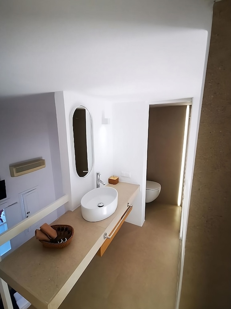 Muses Cycladic Suites 38/80