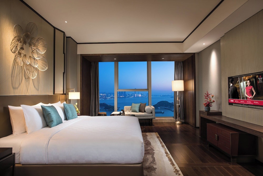 Standard, King Bed, Bay View, Club Lounge Access