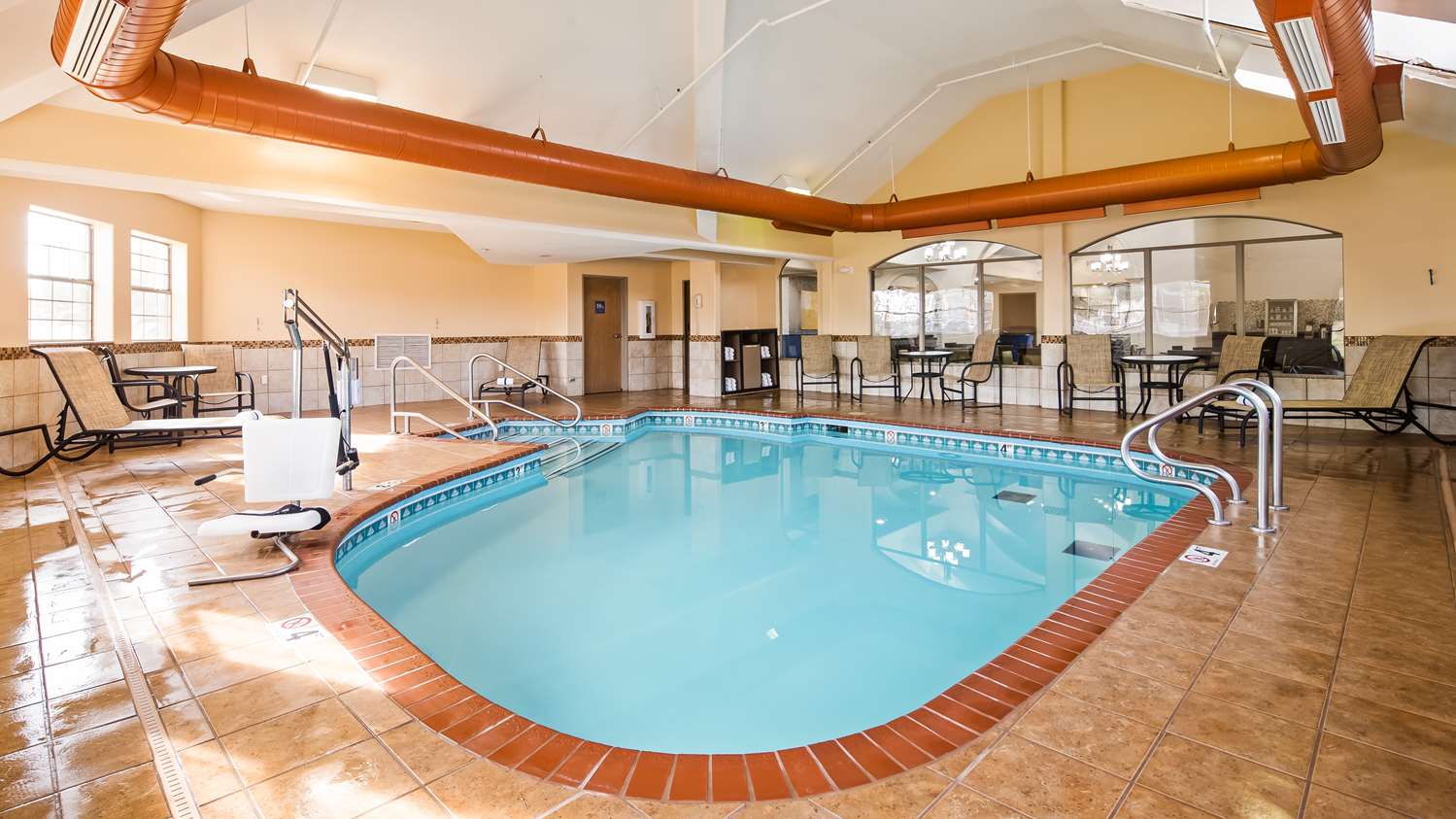 Best Western Plus Tulsa Inn Suites 14/24
