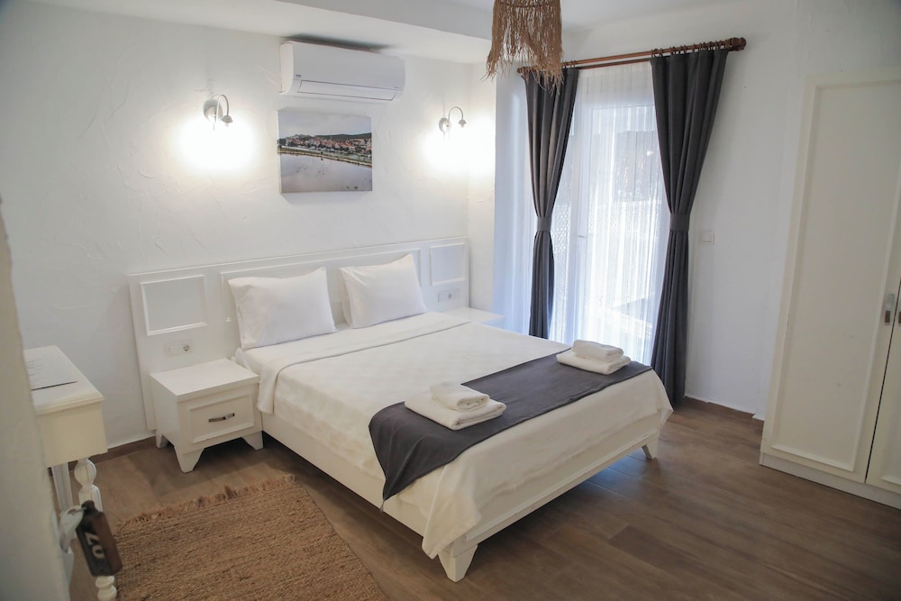 Alacati Londia Hotel 8/27