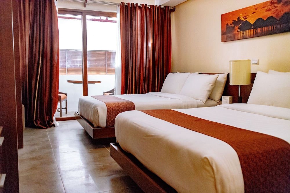 Crown Regency Beach Resort Boracay 18/75
