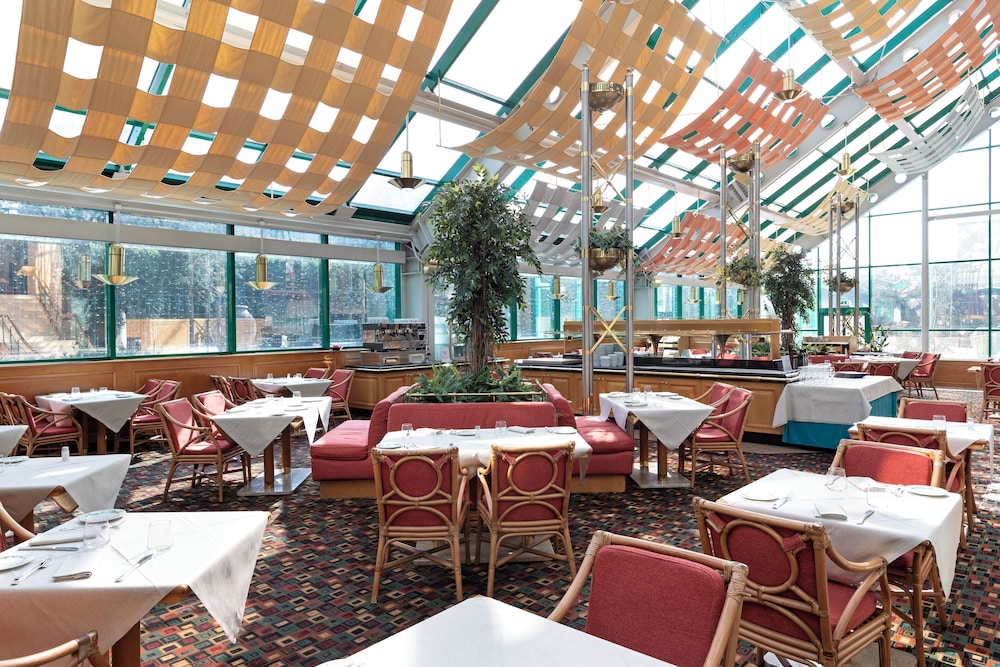 restaurant cafeteria