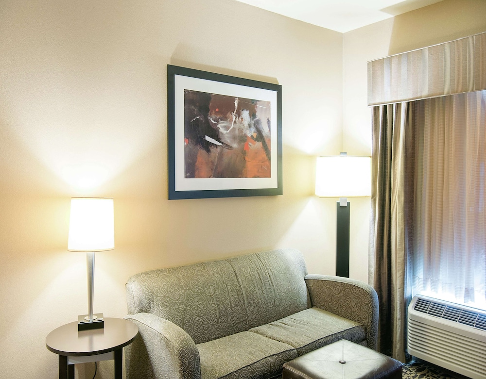Hampton Inn & Suites Bay City, TX 27/39