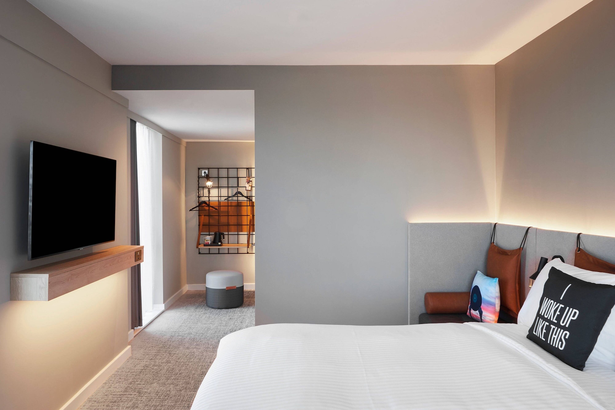 Room, Queen Bed