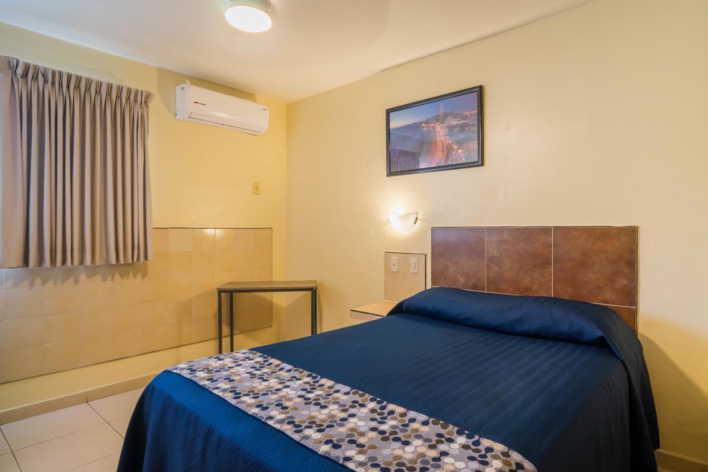 Room, Queen Bed