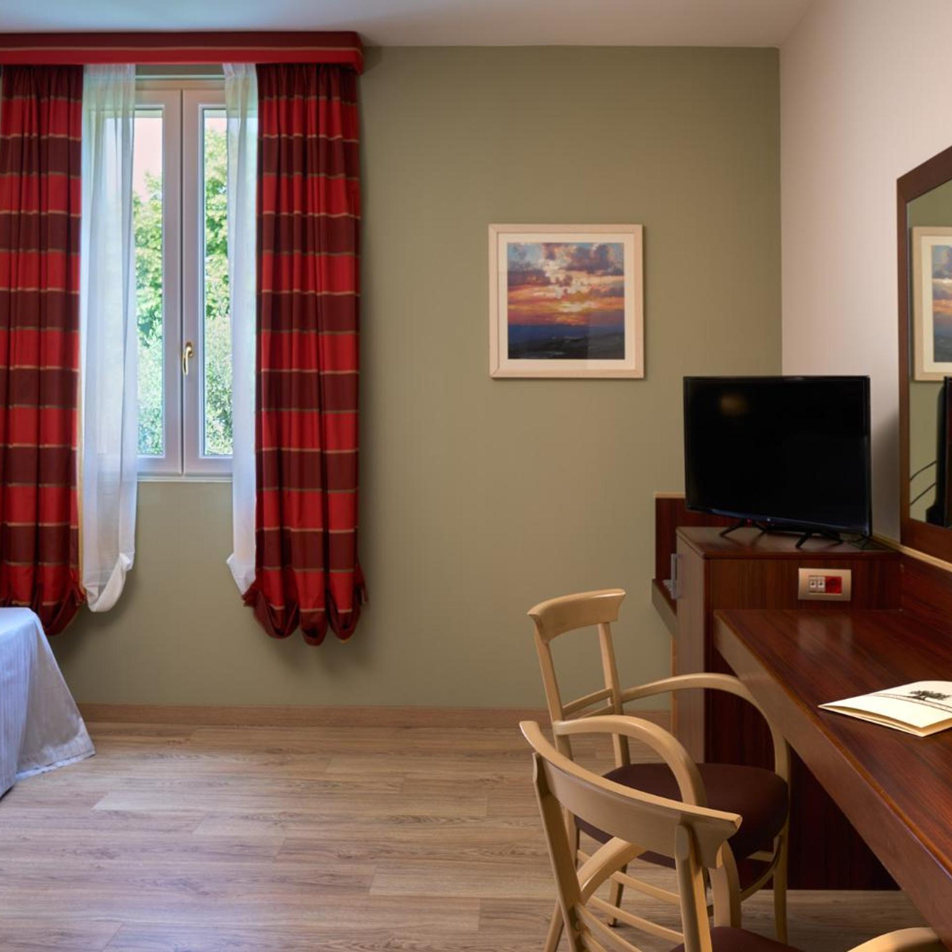 Delfina Palace 30/40