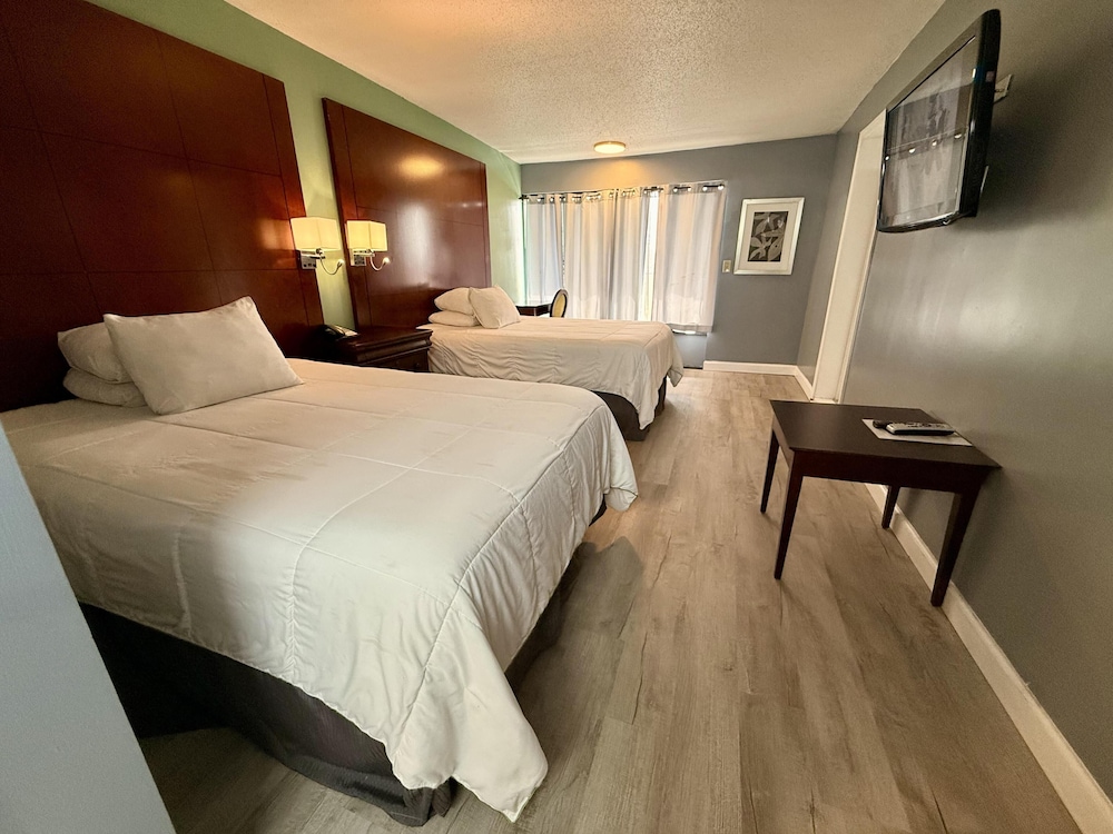 2 Bedrooms, Adjoining, Suite, 2 Double Beds, Sofa, Kitchenette, Accessible