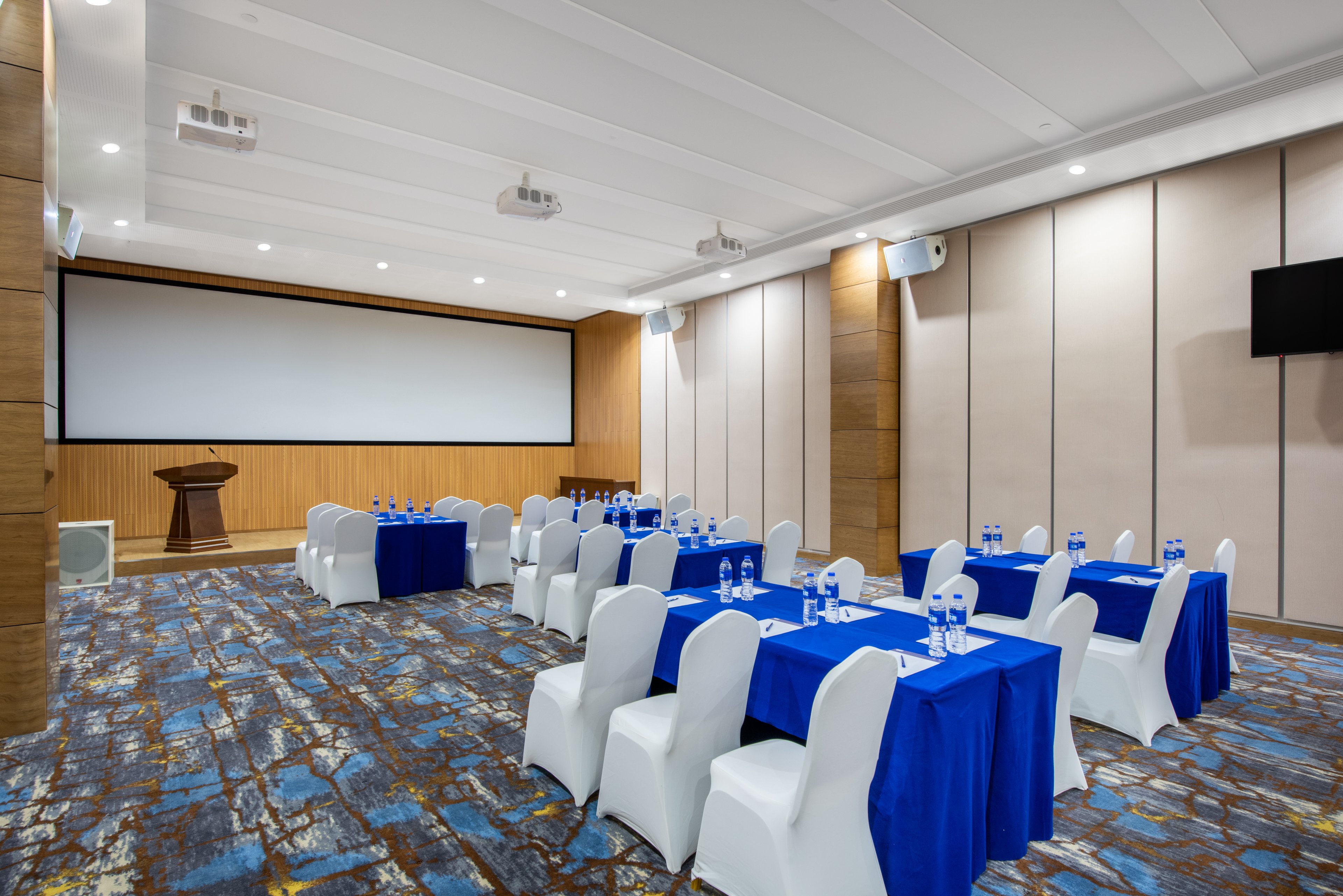 Holiday Inn Express Ordos Dongshen 21/33