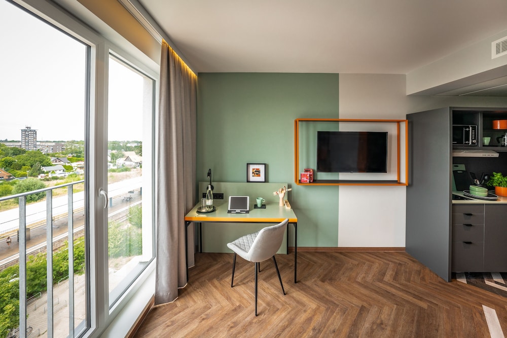 STUDIO, TWIN BEDS