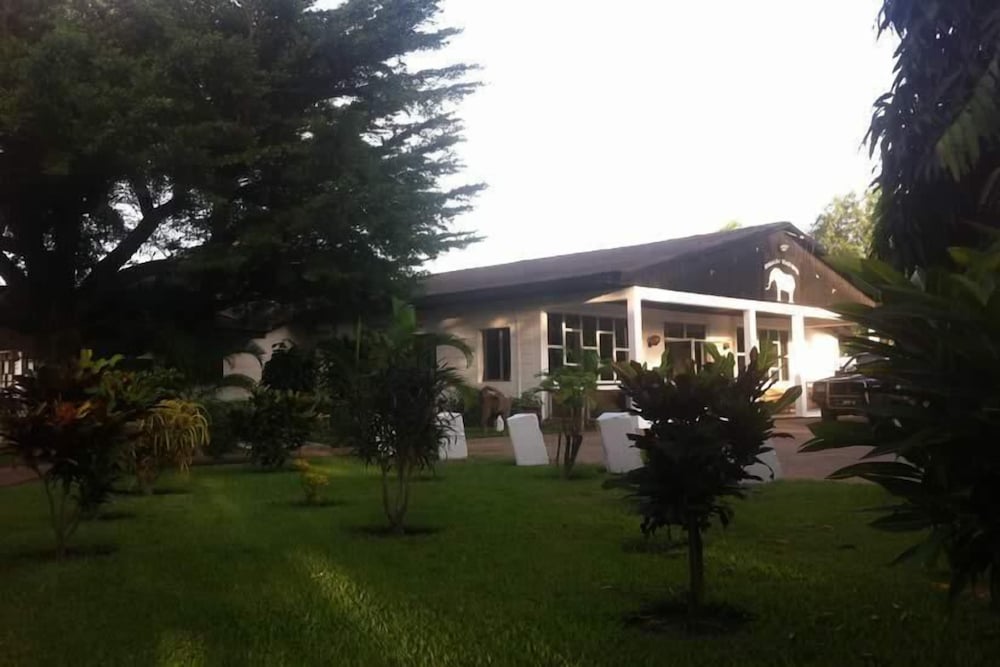 Bungalow Beach Hotel 52/58