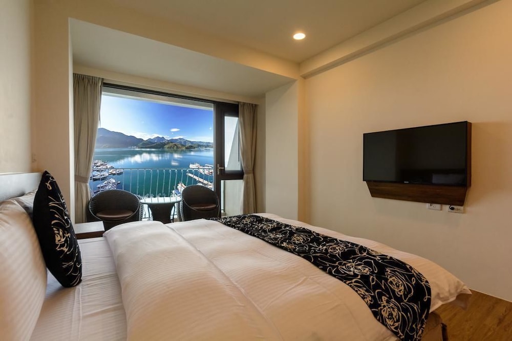 Ming Yue Hu Hotel 14/24