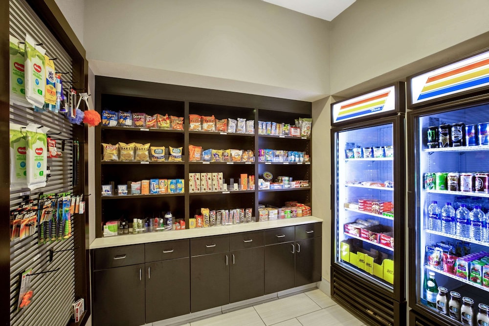 Lobby at La Quinta Inn & Suites By Wyndham Cedar City, CEDAR CITY - UT