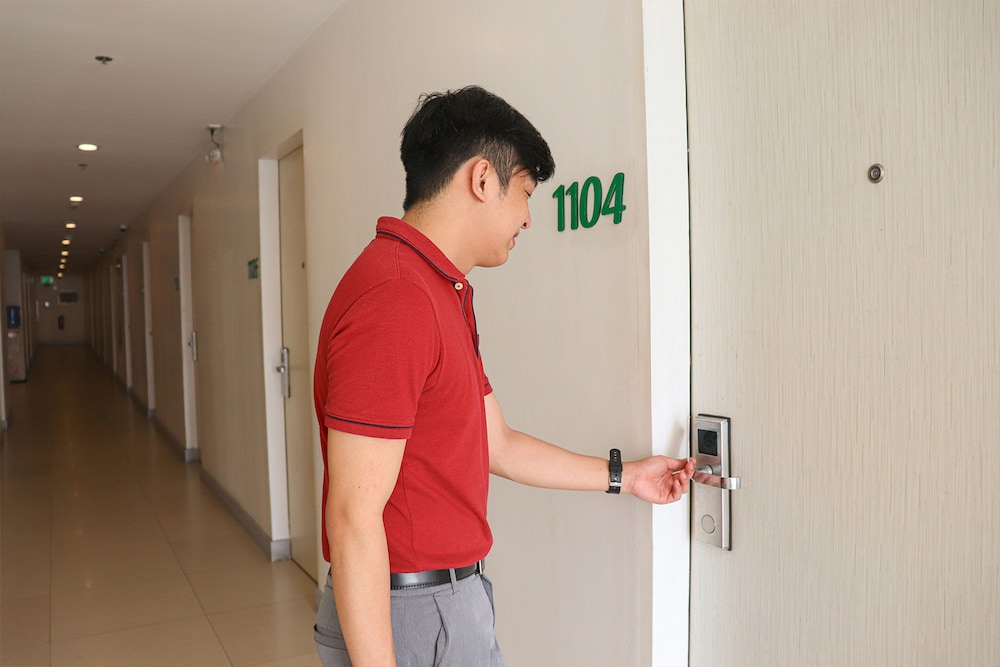 Lobby at Go Hotels Manila Airport Road, PARANAQUE