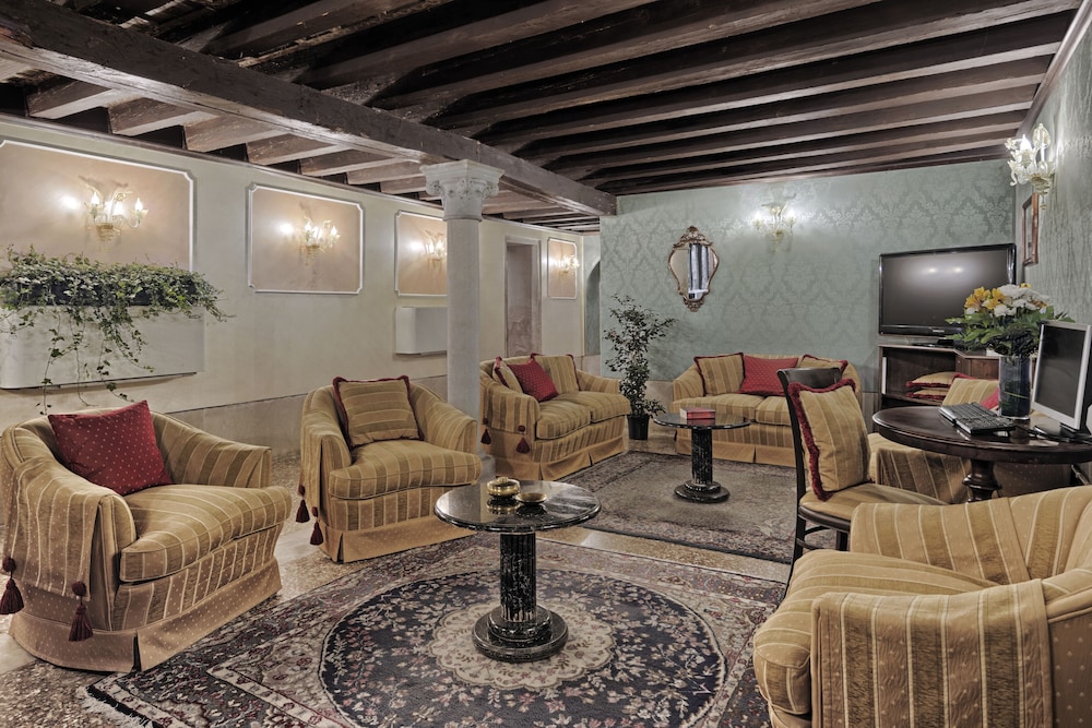 Pausania Hotel 41/49