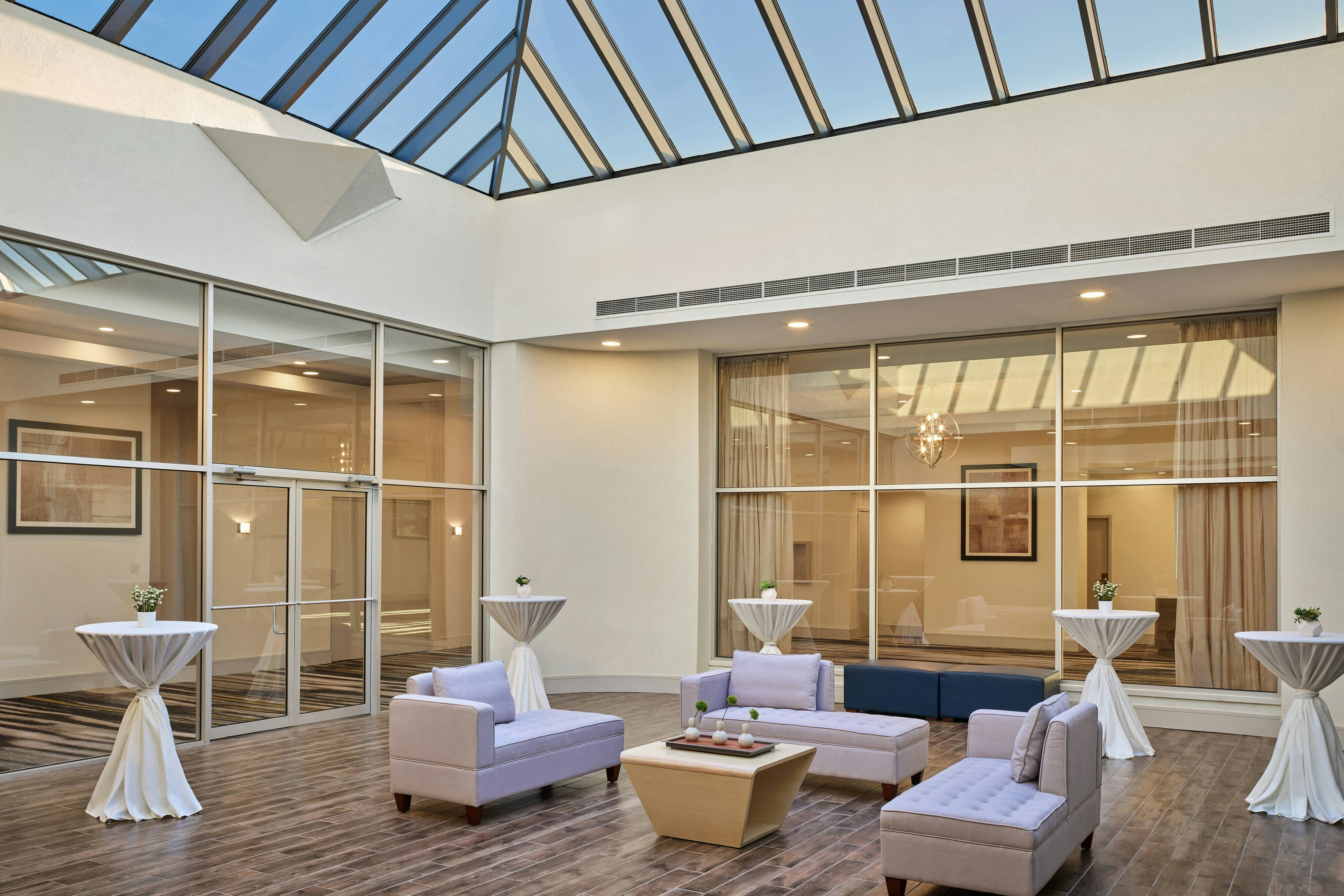 Delta Hotels by Marriott Chicago Willowbrook 9/35