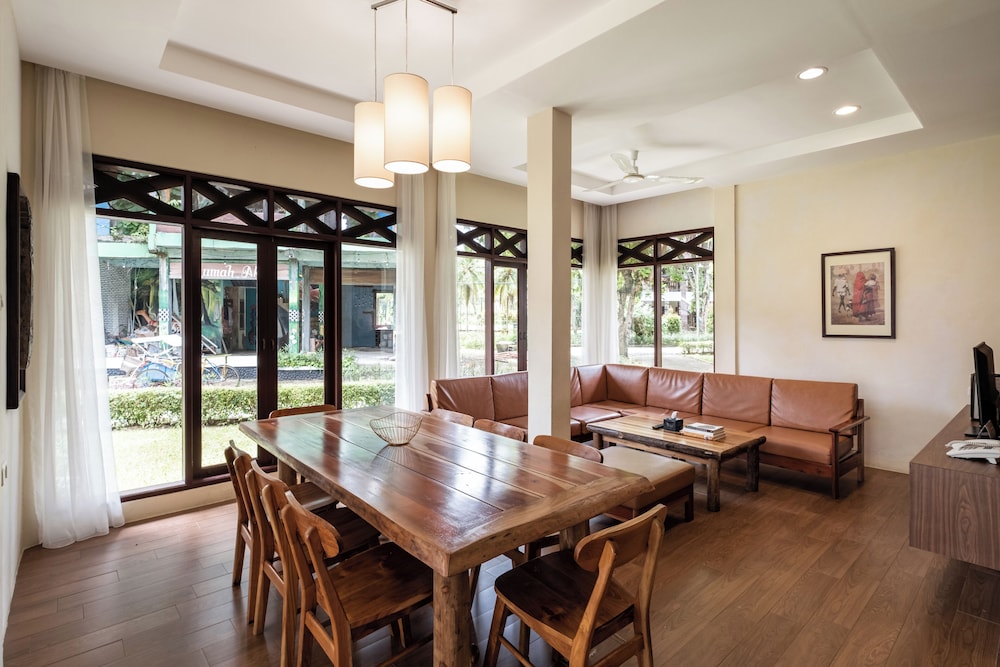 Mutiara Carita Cottages 50/72