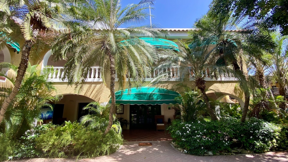 Harbour Village Beach Club 4/75