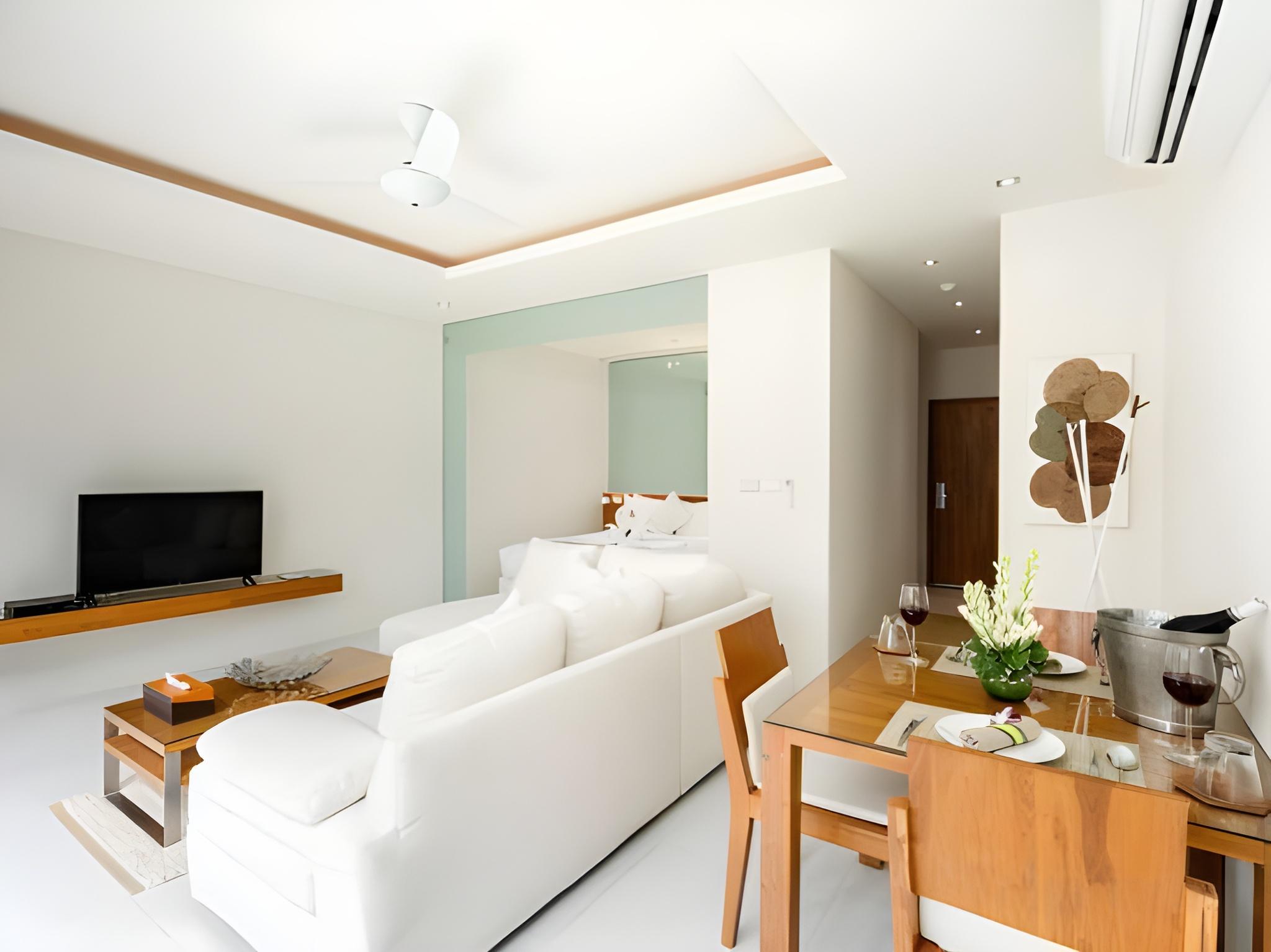 Garden, King Bed, Pool Access