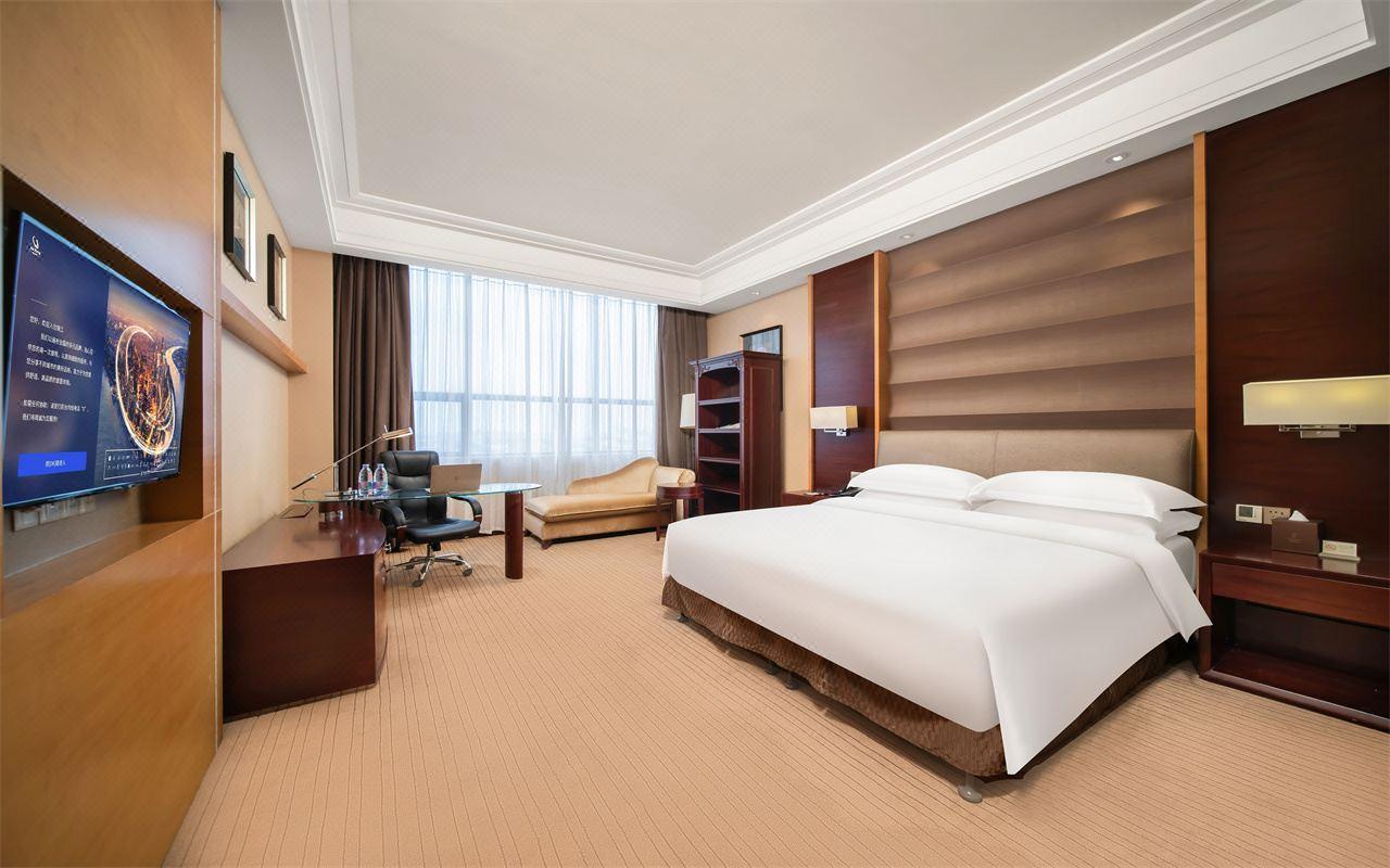 Royal, Standard, King Bed, Queen Bed, Garden View, Bathtub