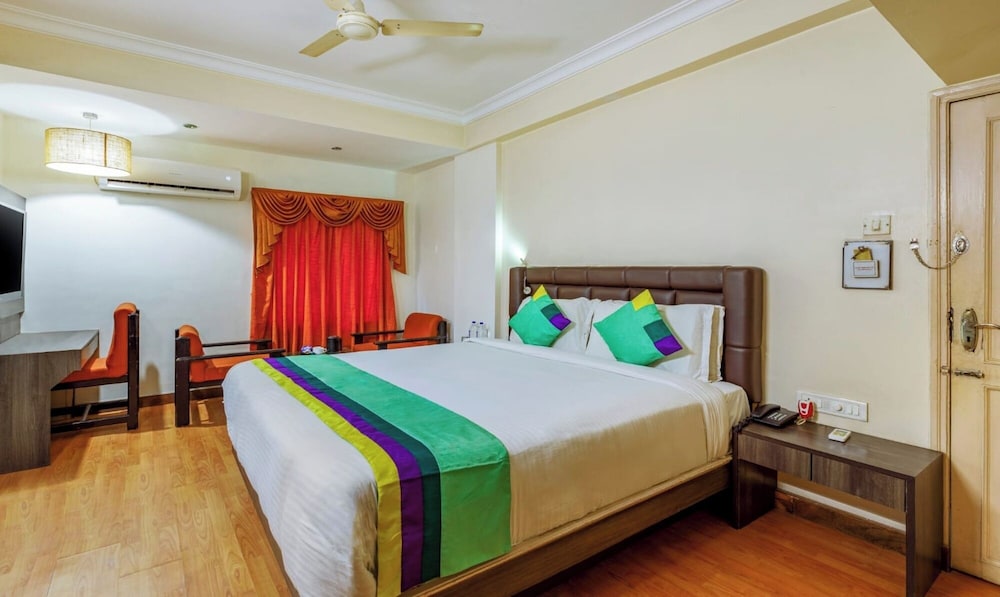 Hotel Crown Ahmedabad 10/43