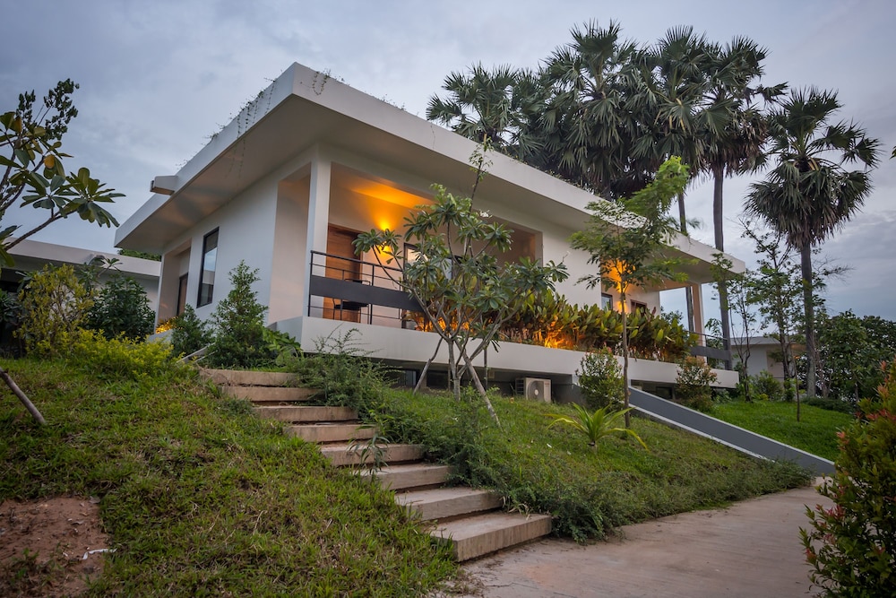 Hillocks Hotel Spa 3/60