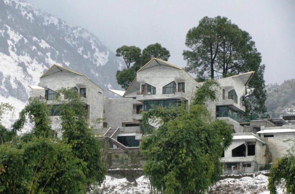 The Citadel Resorts, Jiya 14/15
