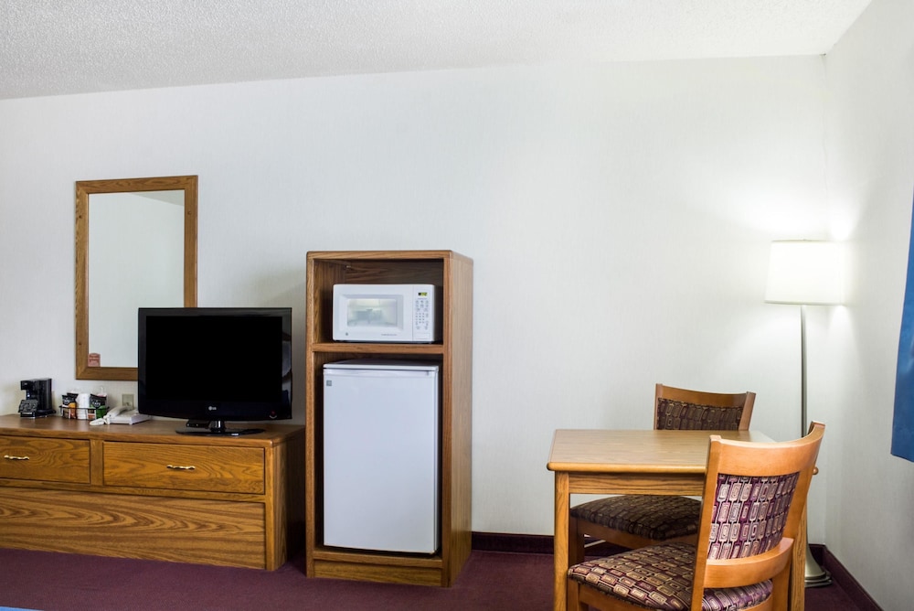 Everspring Inn Suites Hill City 52/61