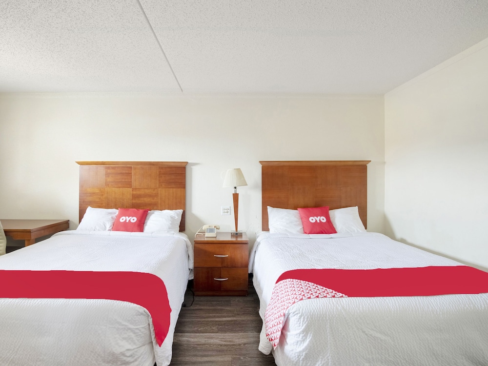 Oyo Hotel San Antonio Lackland AFB/Seaworld Hwy 90 W 18/52