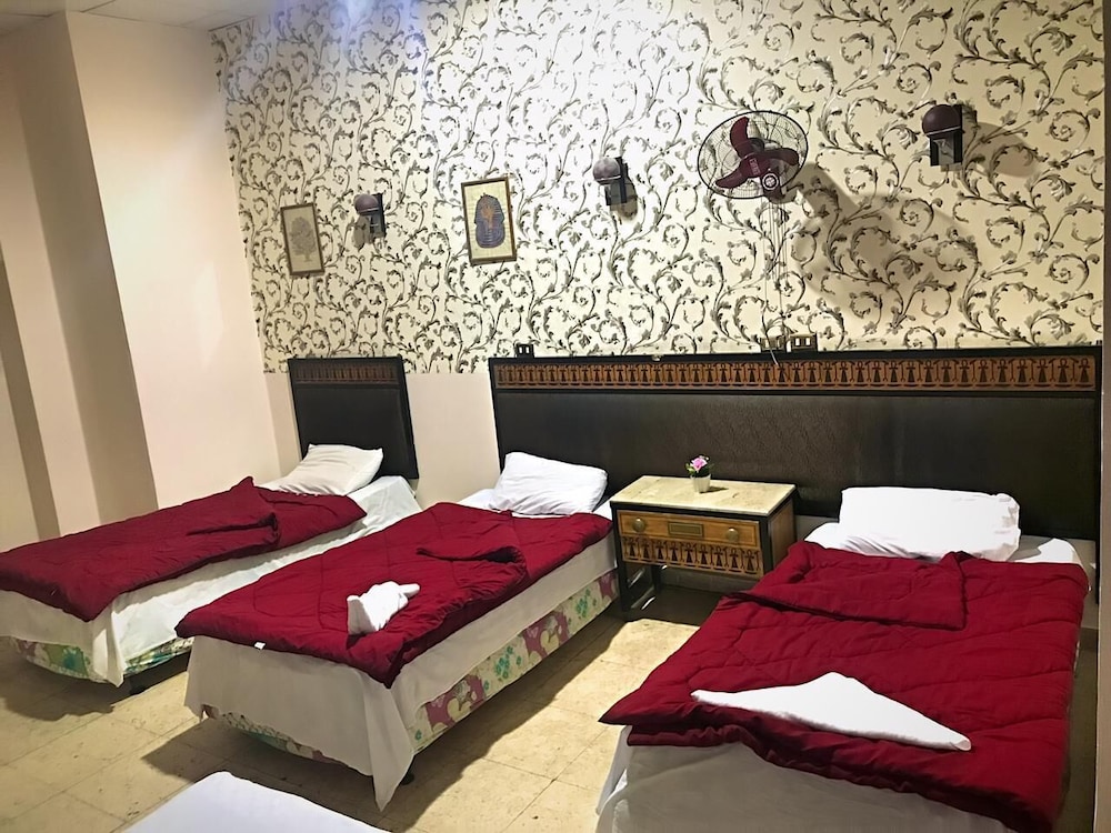 One Season Hostel 72/72