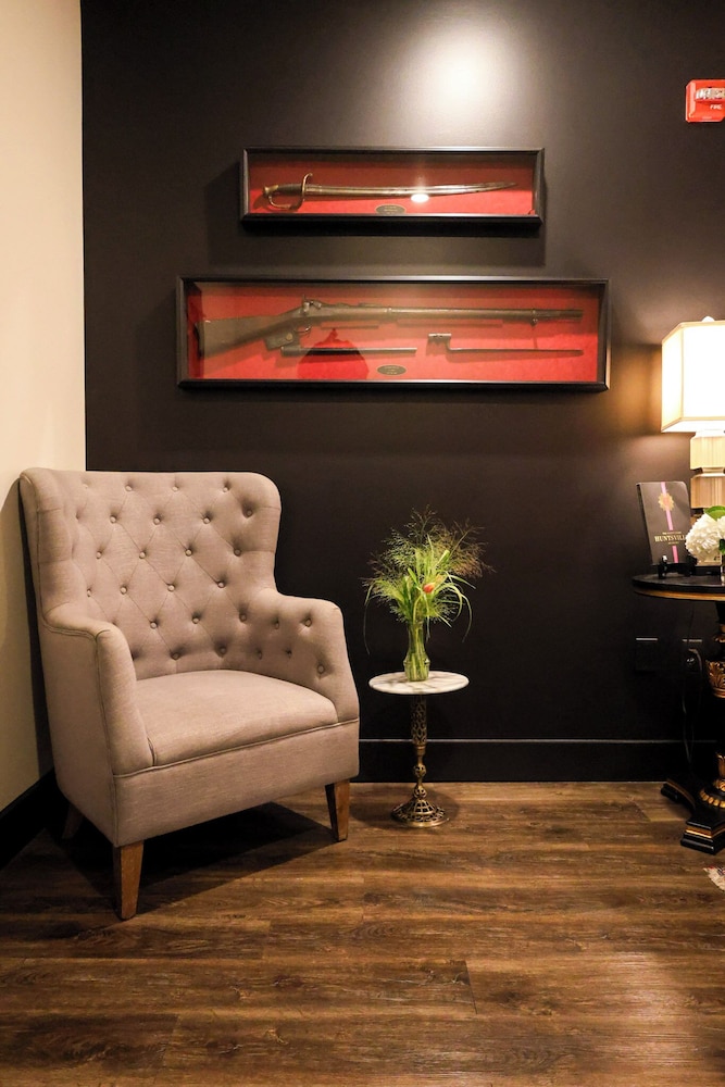 Gunrunner Boutique Hotel 53/63