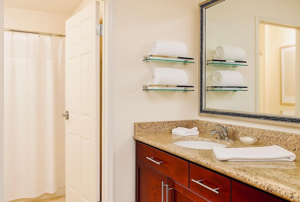 MainStay Suites Appleton Airport - Fox River Mall Area 46/46
