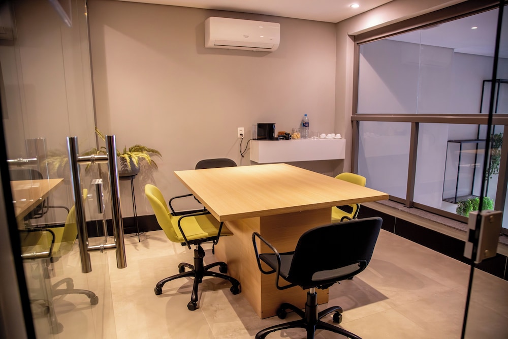 Cozzy Suites Paraiso Hotel 53/61