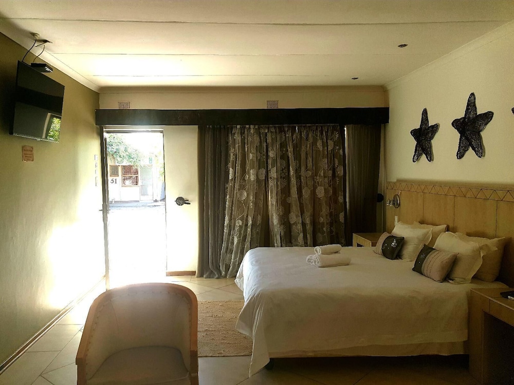 Kuruman Lodge 3/18