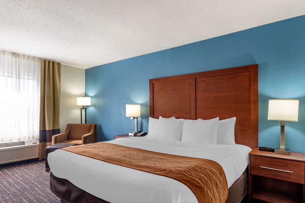 Comfort Inn and Suites Lees Summit Kansas City 12/50