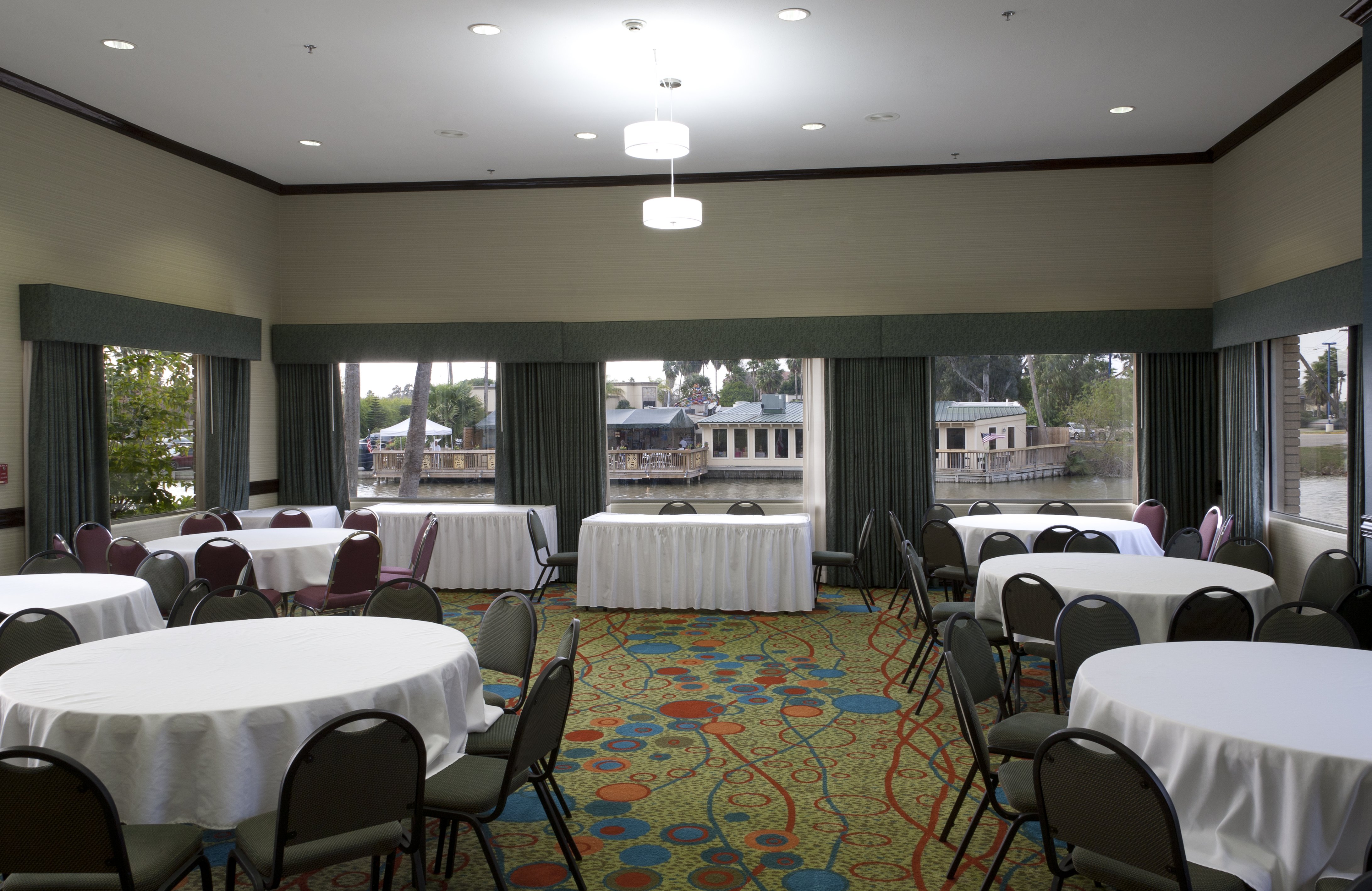 Holiday Inn Express Hotel Suites Brownsville 40/62