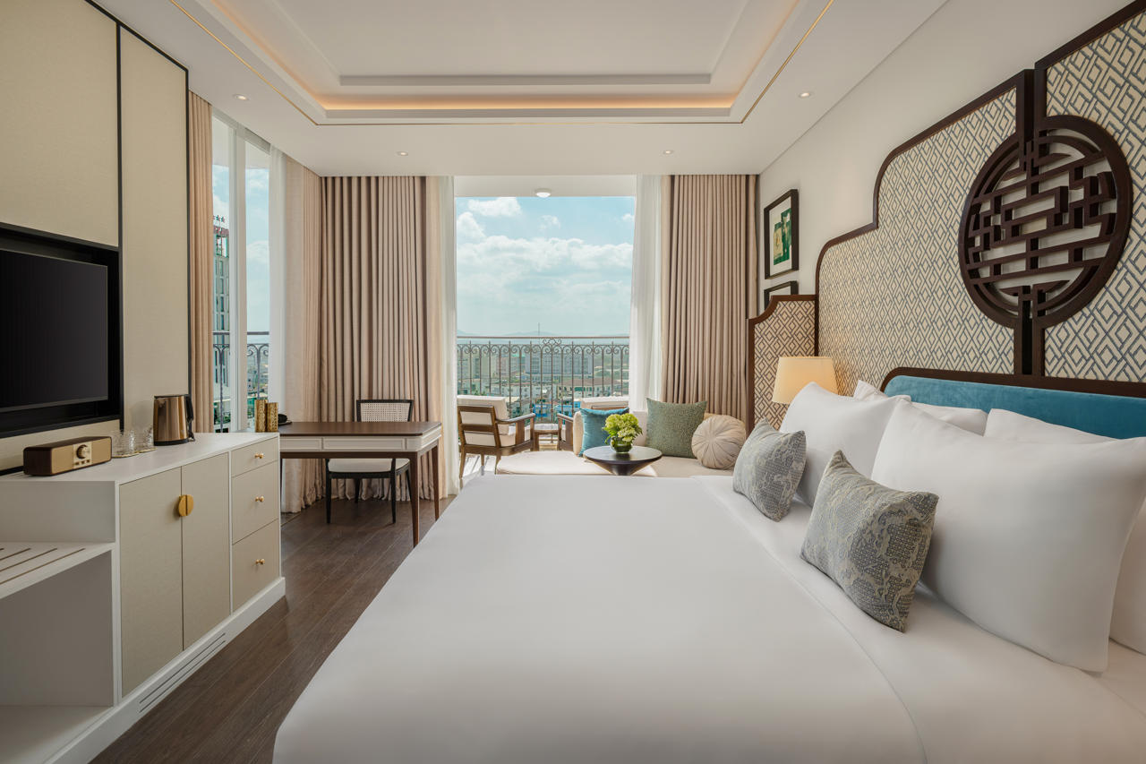 Grand Royal Riverside Hue 16/43