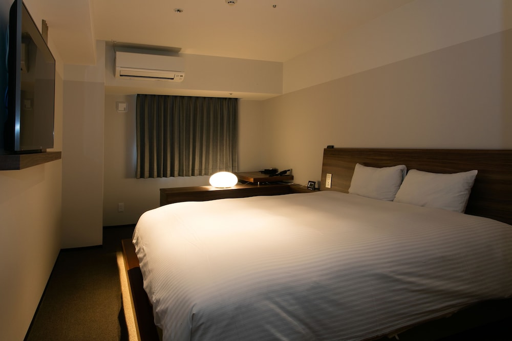 ROOM, KING BED