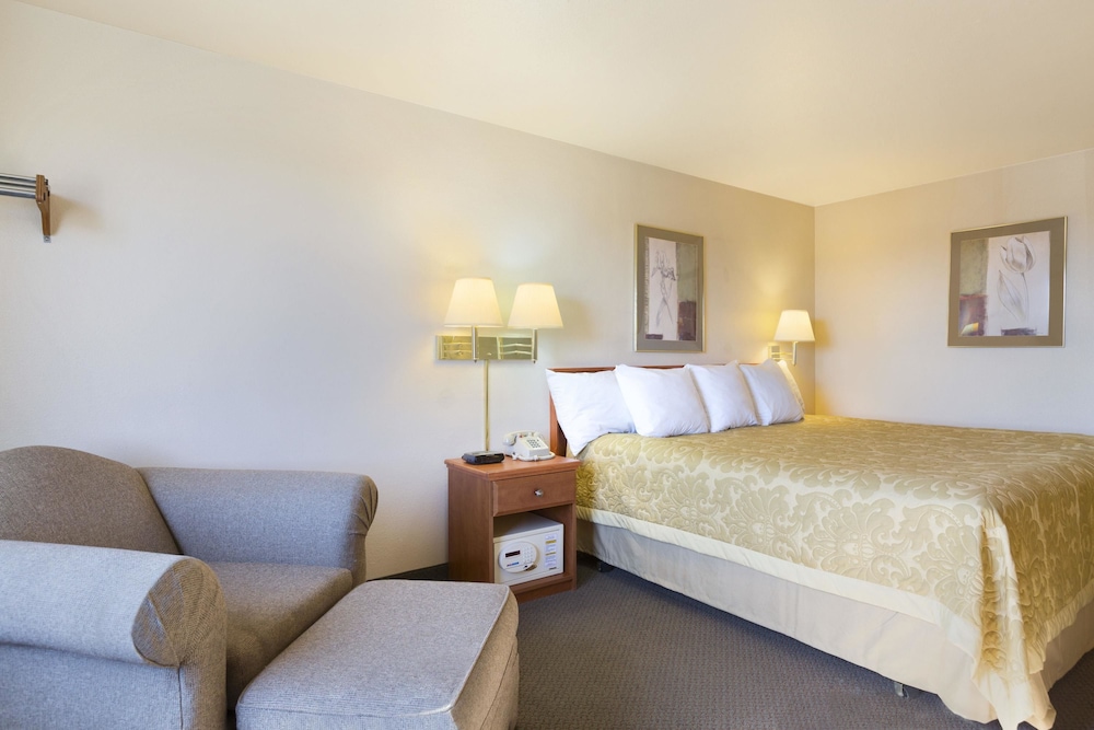 Super 8 by Wyndham Coeur d'Alene 12/32