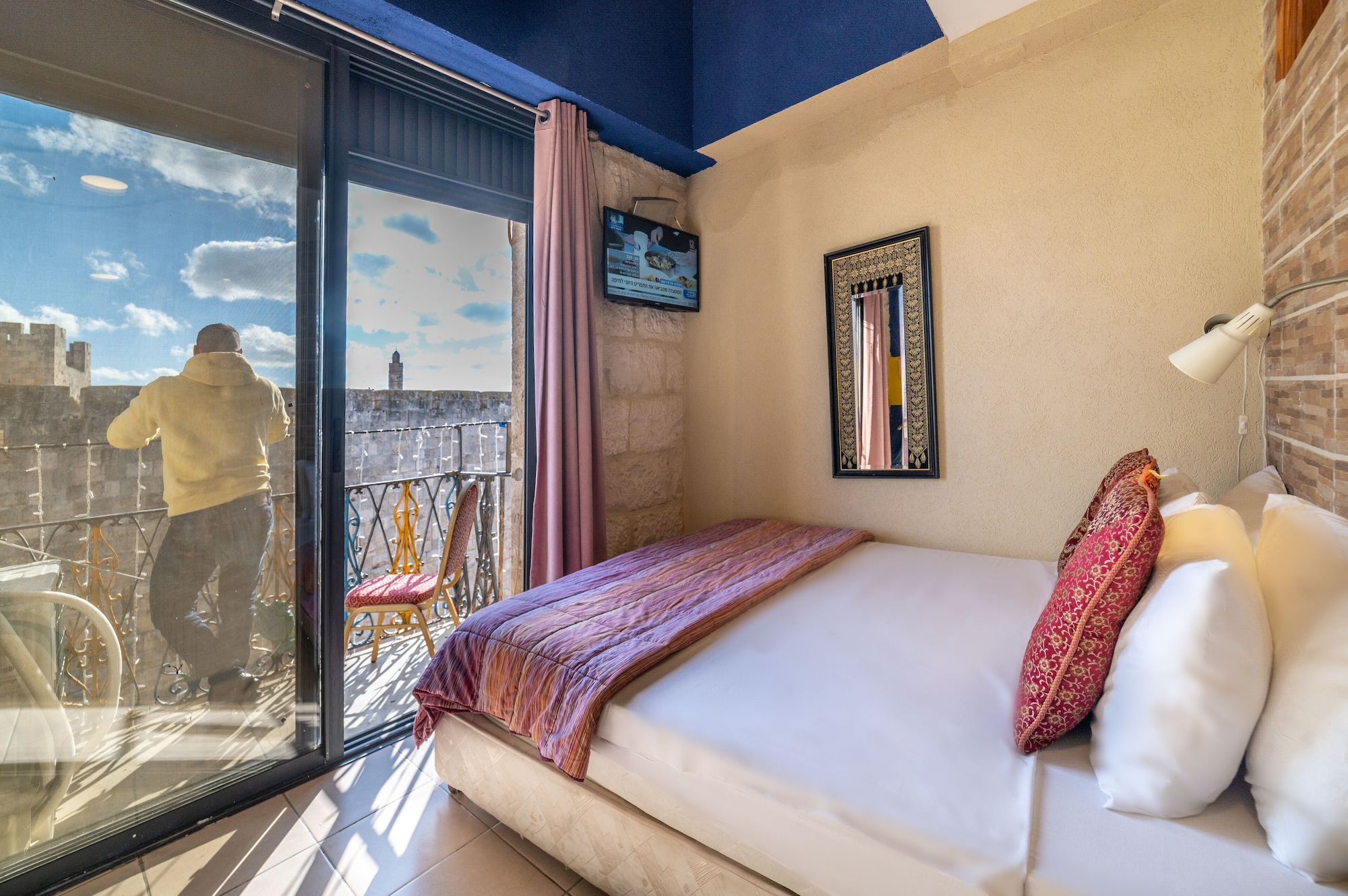 SUPERIOR, DOUBLE BED, CITY VIEW, BALCONY