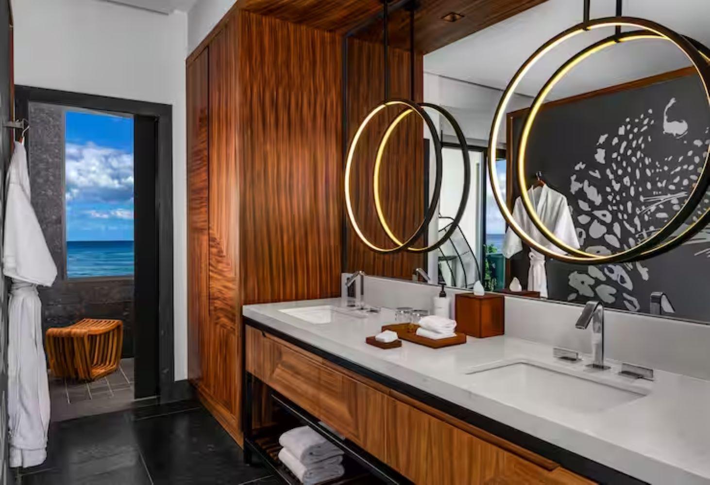 Room, 2 Queen Beds, Partial Ocean View, Balcony