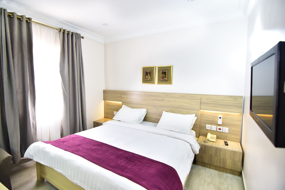 Pearl Gate Hotel 7/50