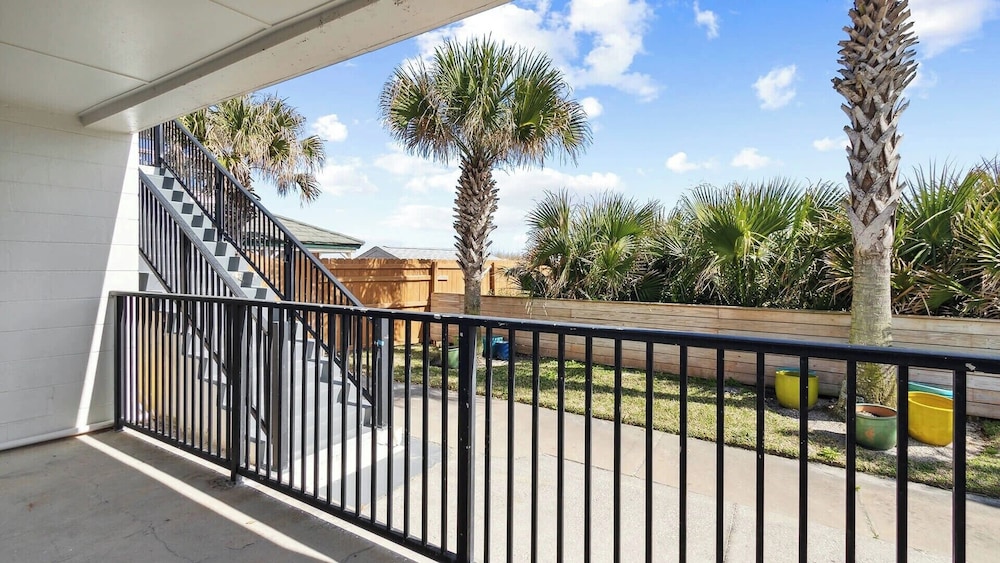 Seahorse Oceanfront Inn 3/50
