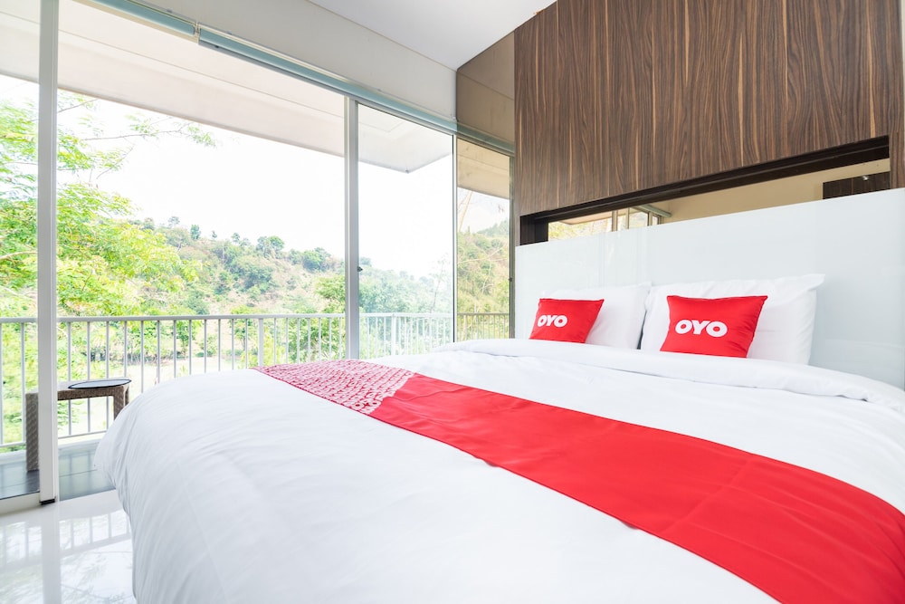 OYO 2001 Taman Dayu Villa Golf View 13/32
