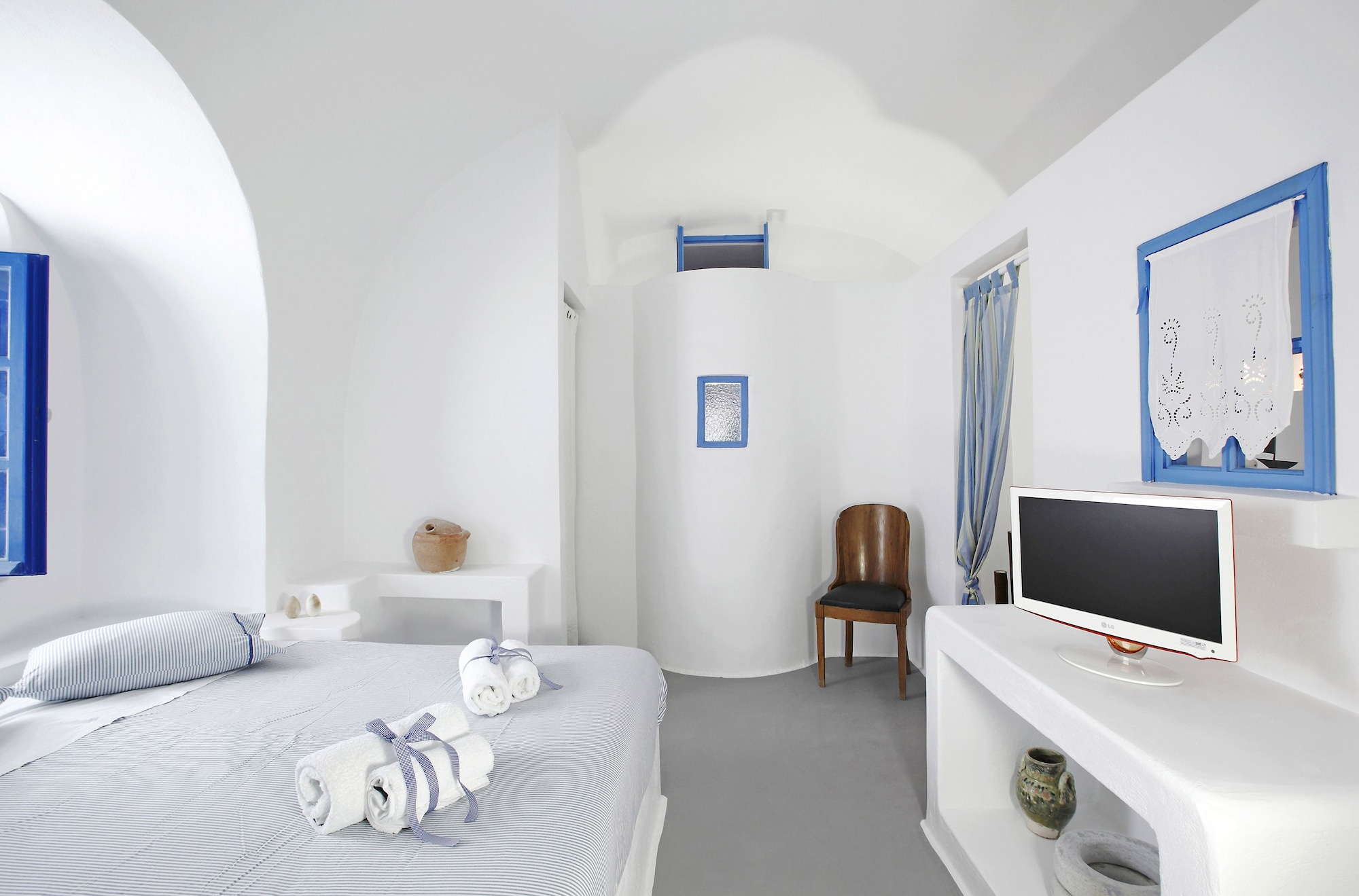 1 BEDROOM, SUITE, DOUBLE AND TWIN BEDS