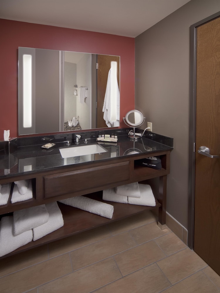 Best Western Premier Ivy Inn And Suites 18/44